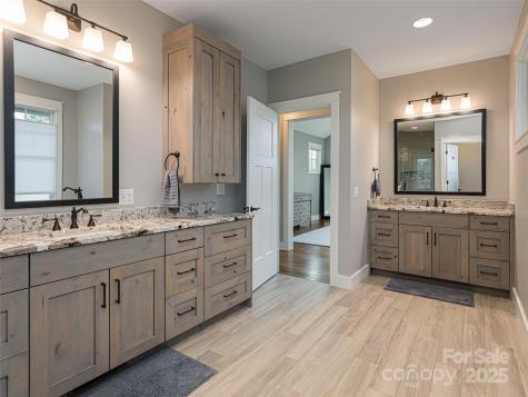 48 Hallett Court Asheville NC 28803