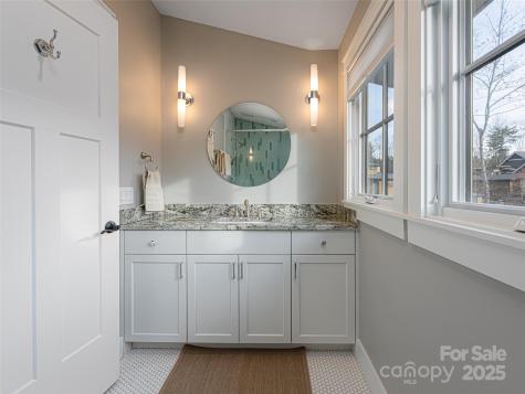 48 Hallett Court Asheville NC 28803