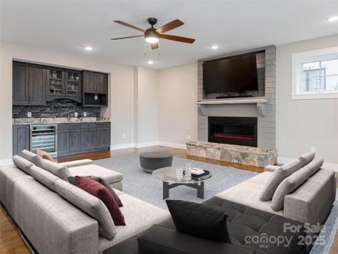 48 Hallett Court Asheville NC 28803