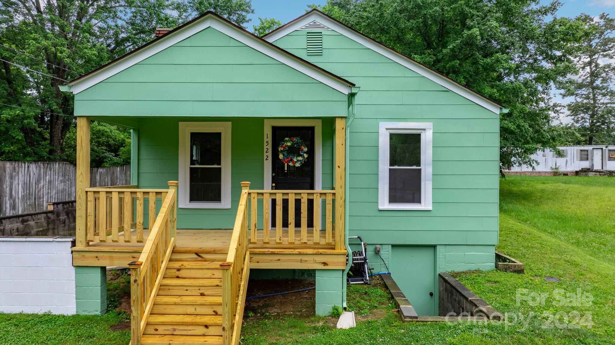 1522 14th Avenue NE Hickory NC 28601