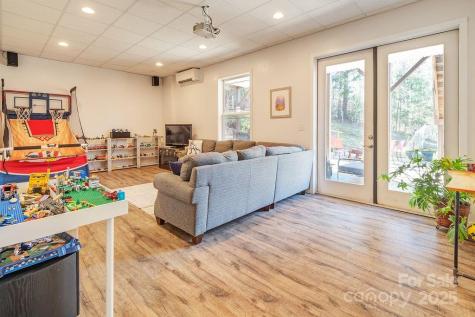 11 Gaston Mountain Road Asheville NC 28806