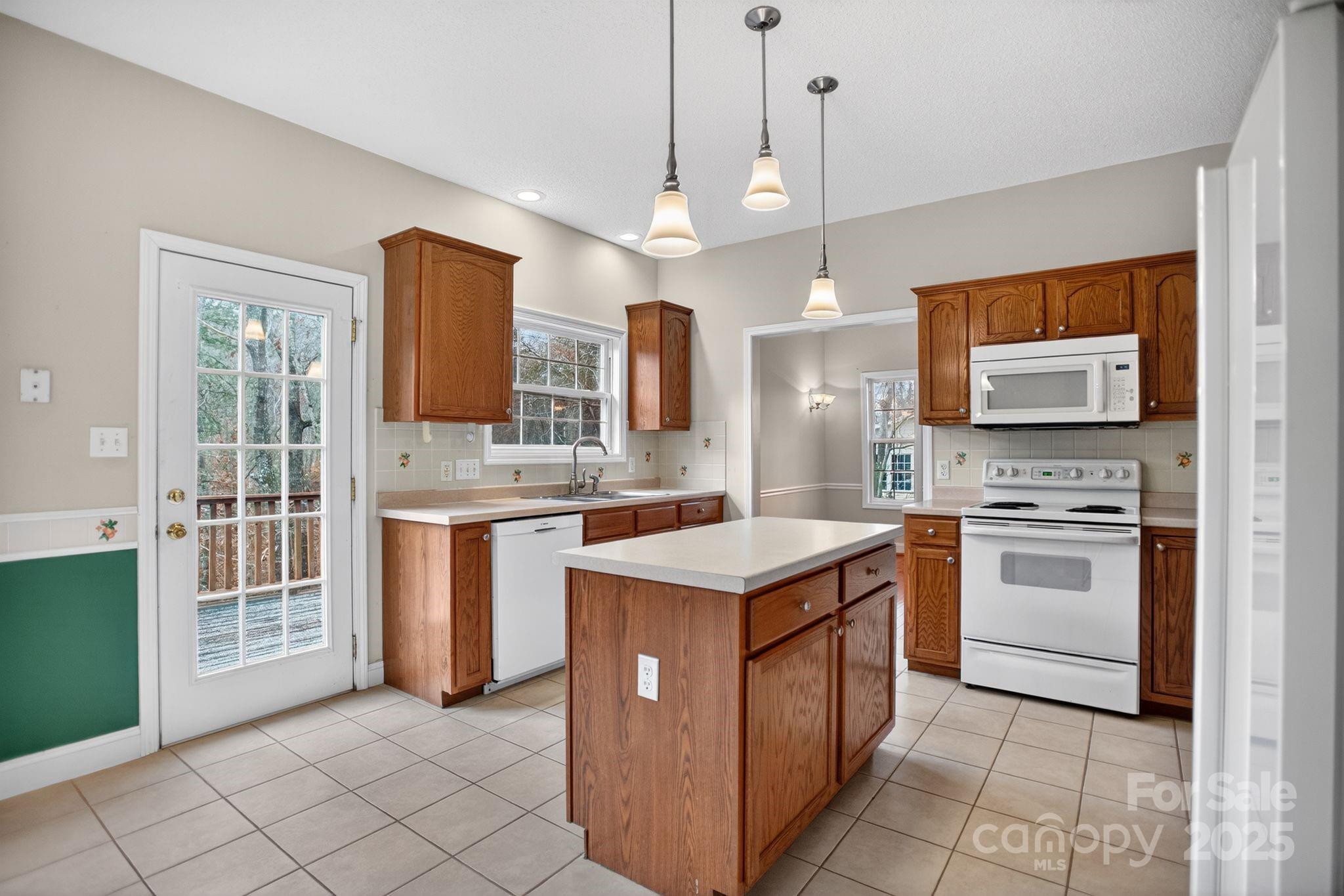 2 Strawberry Lane Weaverville NC 28787