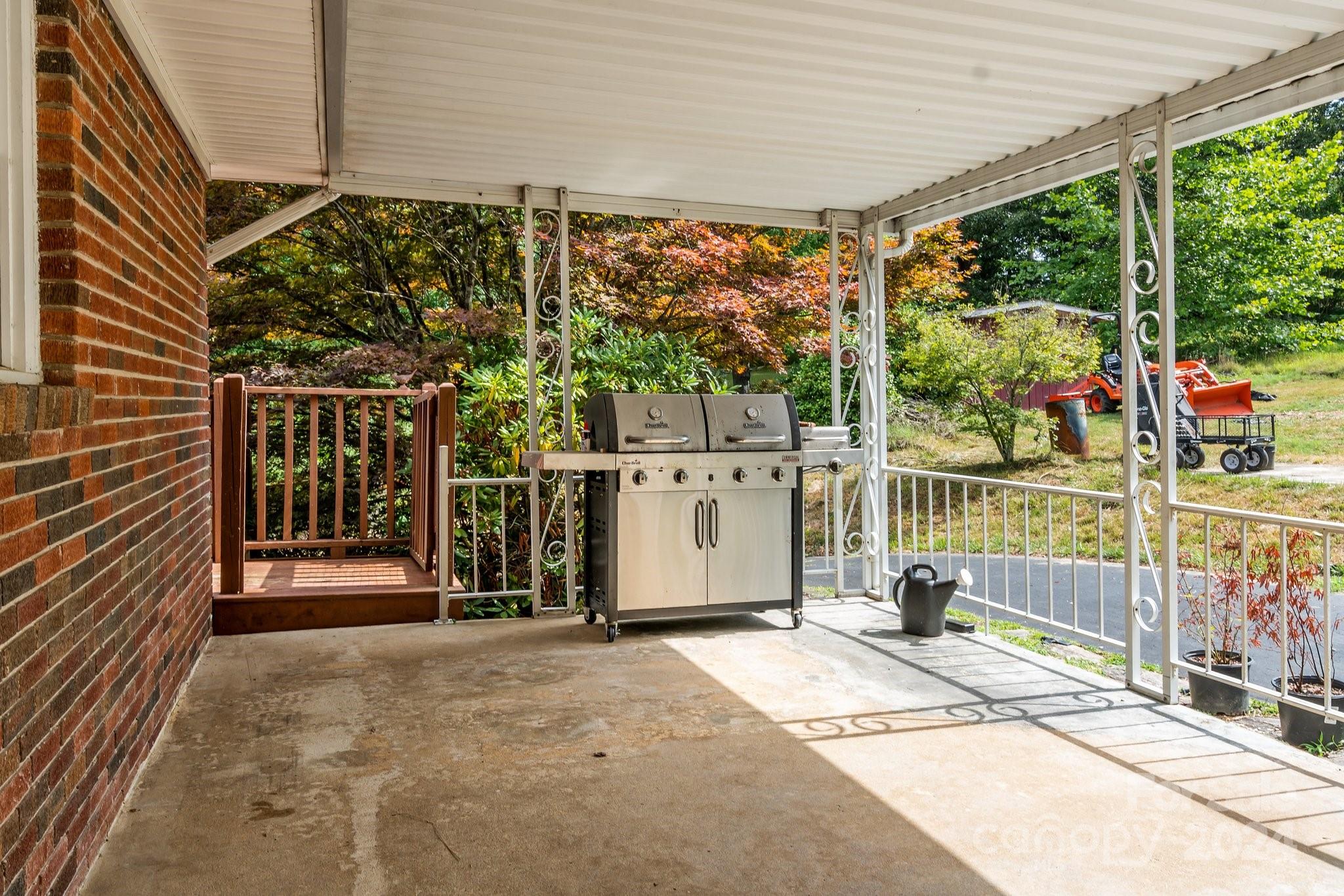 40 Pete Luther Road Candler NC 28715