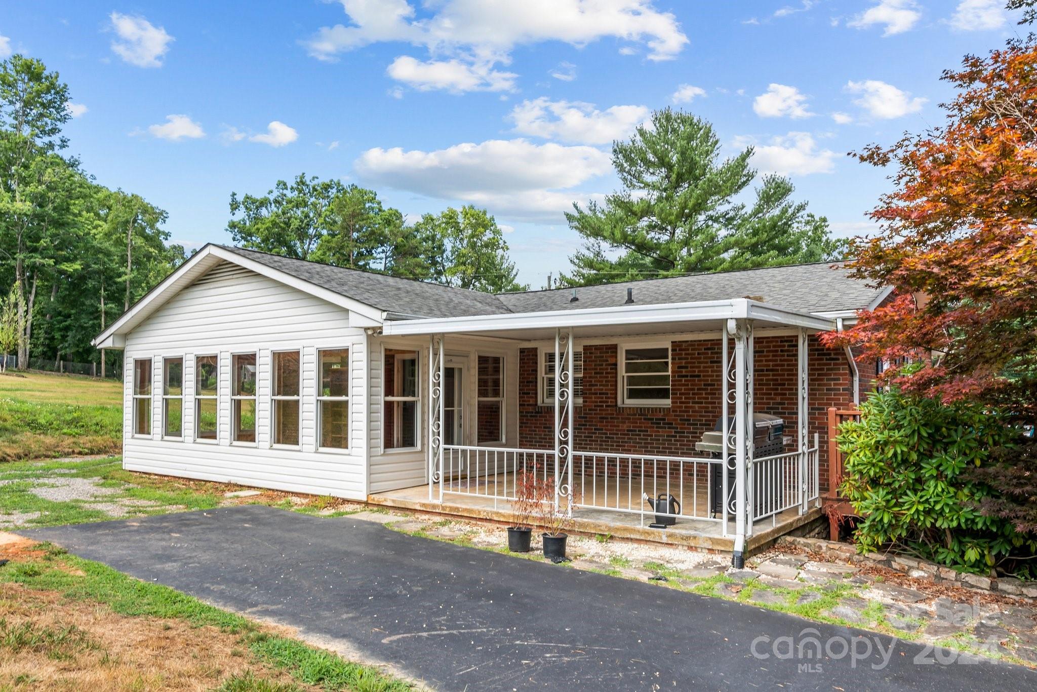 40 Pete Luther Road Candler NC 28715