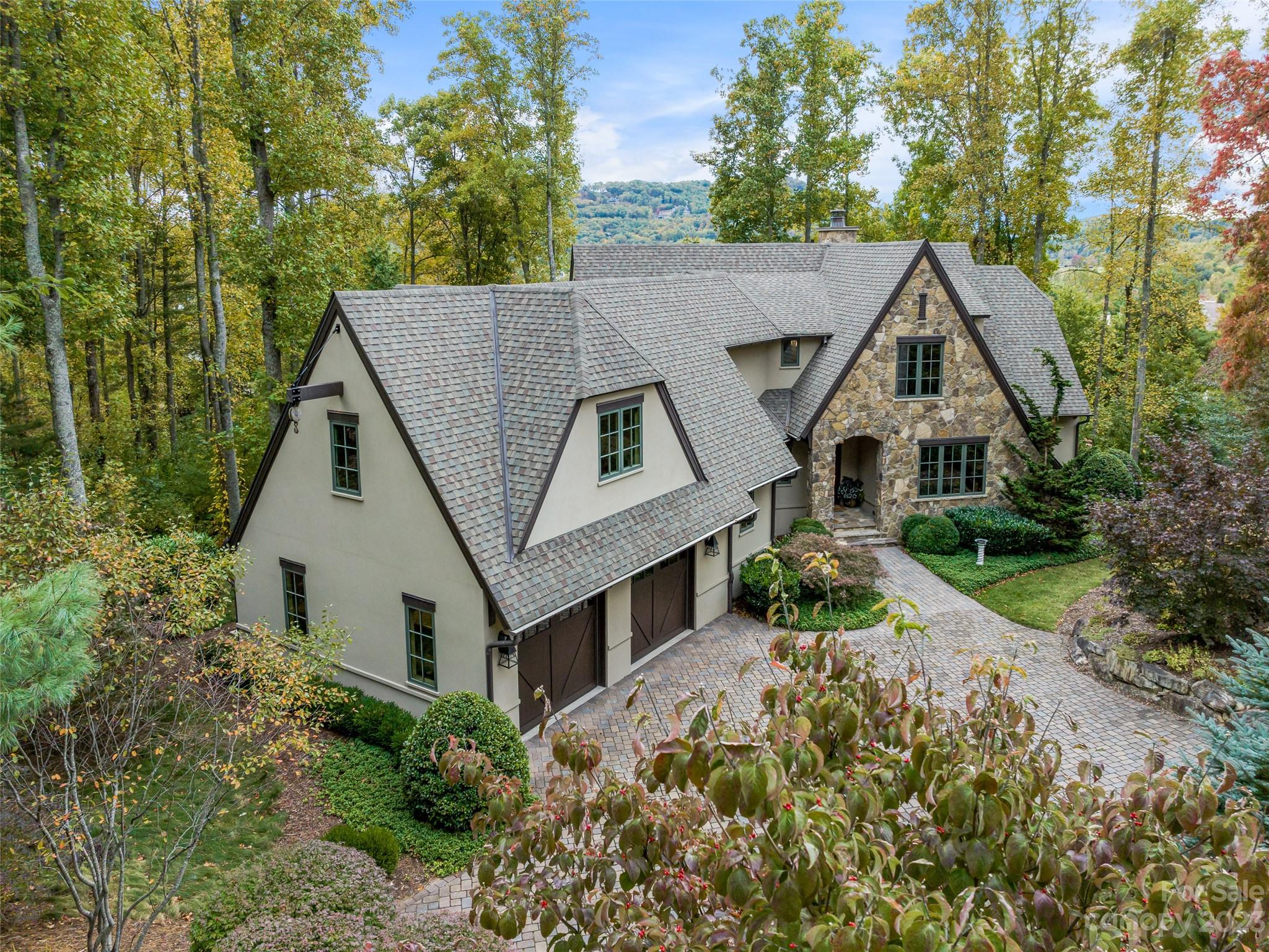 807 Blackthorne Lane Arden NC 28704