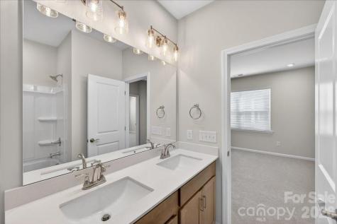 8426 Discovery Lane Charlotte NC 28216