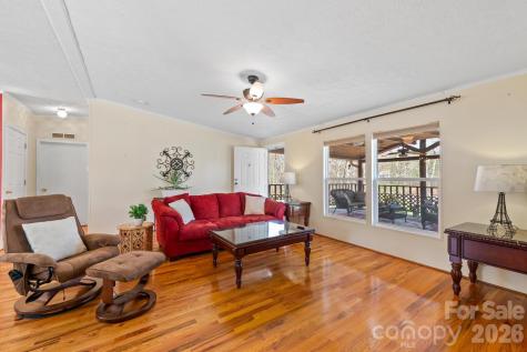 18 Henry White Lane Leicester NC 28748