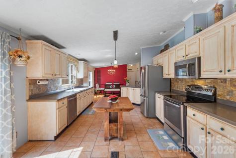 18 Henry White Lane Leicester NC 28748