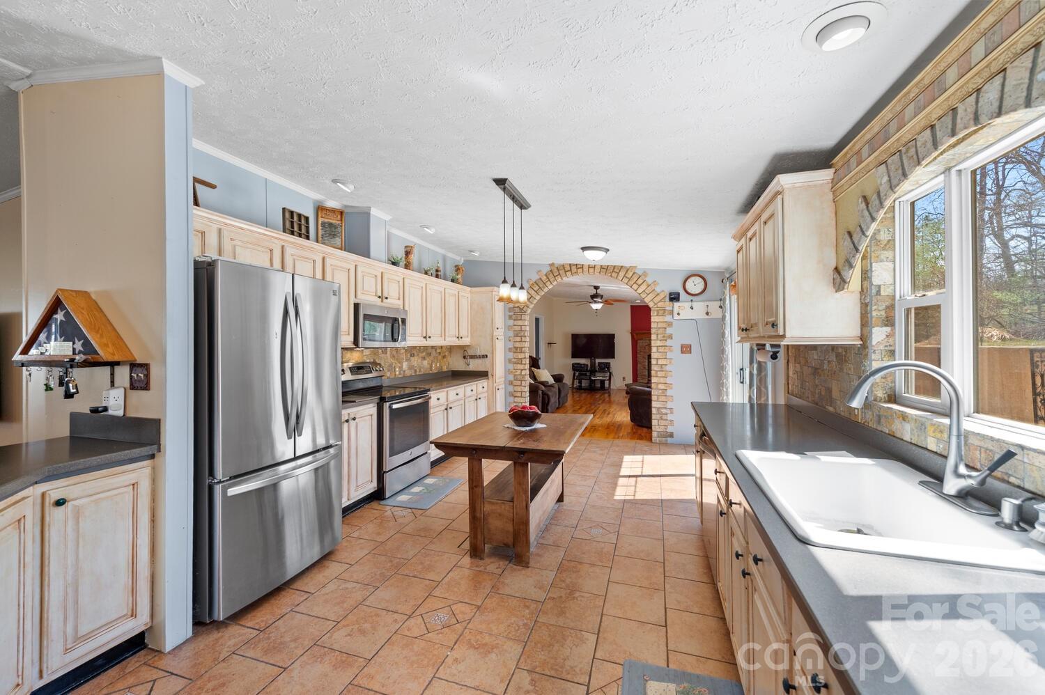 18 Henry White Lane Leicester NC 28748