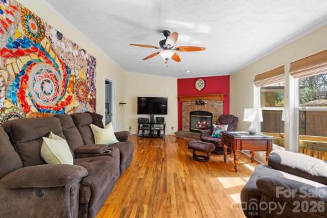 18 Henry White Lane Leicester NC 28748