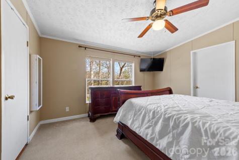 18 Henry White Lane Leicester NC 28748