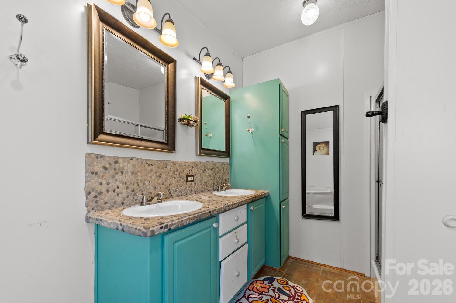 18 Henry White Lane Leicester NC 28748