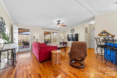 18 Henry White Lane Leicester NC 28748