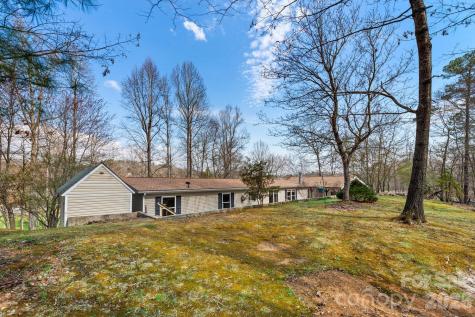18 Henry White Lane Leicester NC 28748