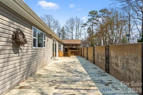 18 Henry White Lane Leicester NC 28748