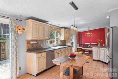 18 Henry White Lane Leicester NC 28748