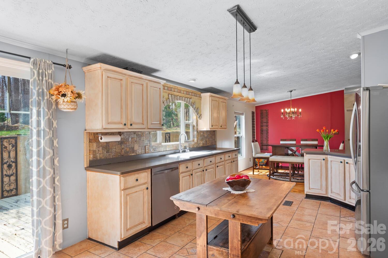 18 Henry White Lane Leicester NC 28748