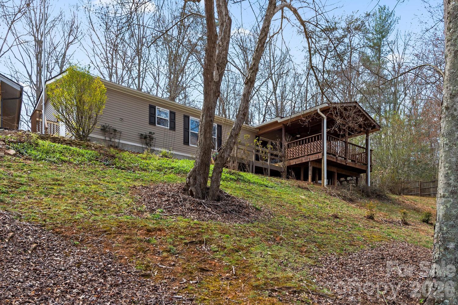 18 Henry White Lane Leicester NC 28748