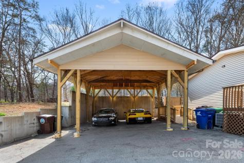 18 Henry White Lane Leicester NC 28748