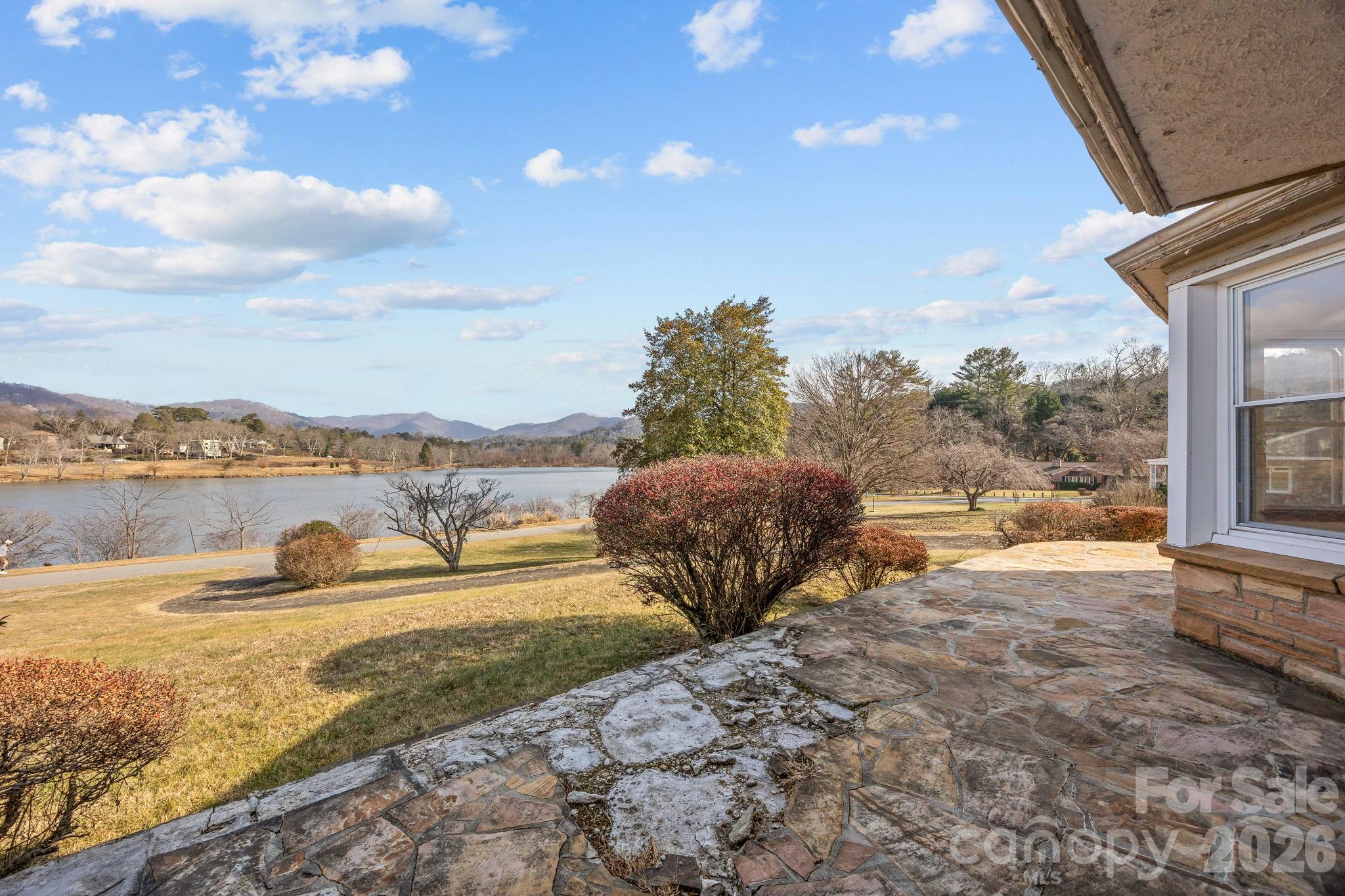 21 Edgewater Lane Asheville NC 28804