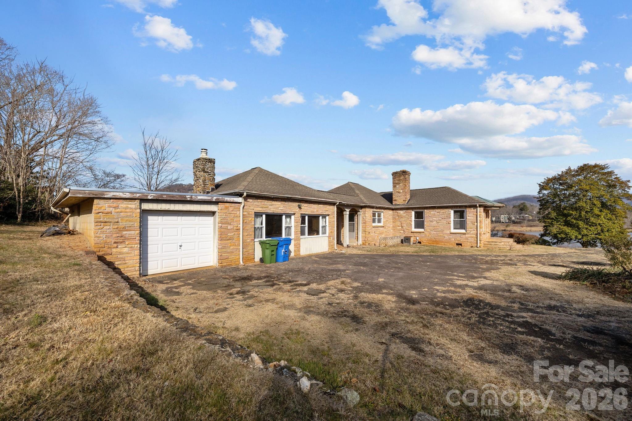 21 Edgewater Lane Asheville NC 28804