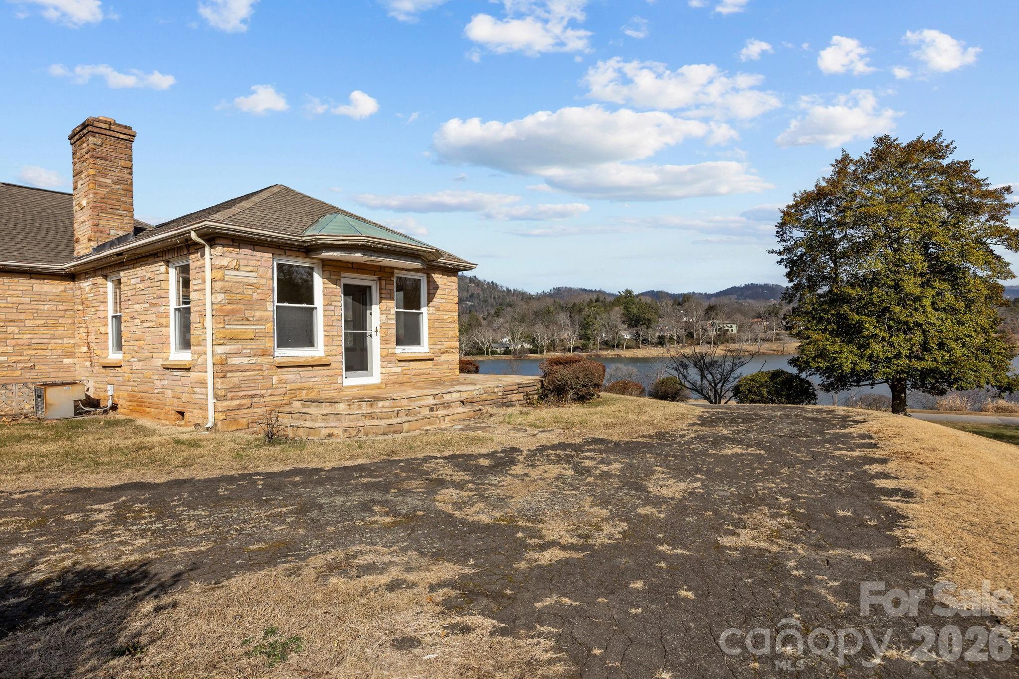 21 Edgewater Lane Asheville NC 28804