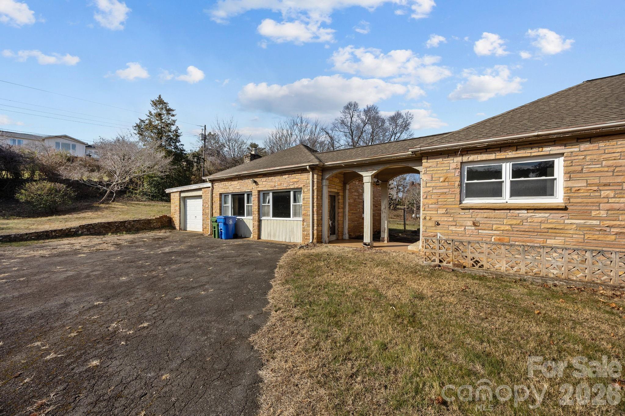 21 Edgewater Lane Asheville NC 28804