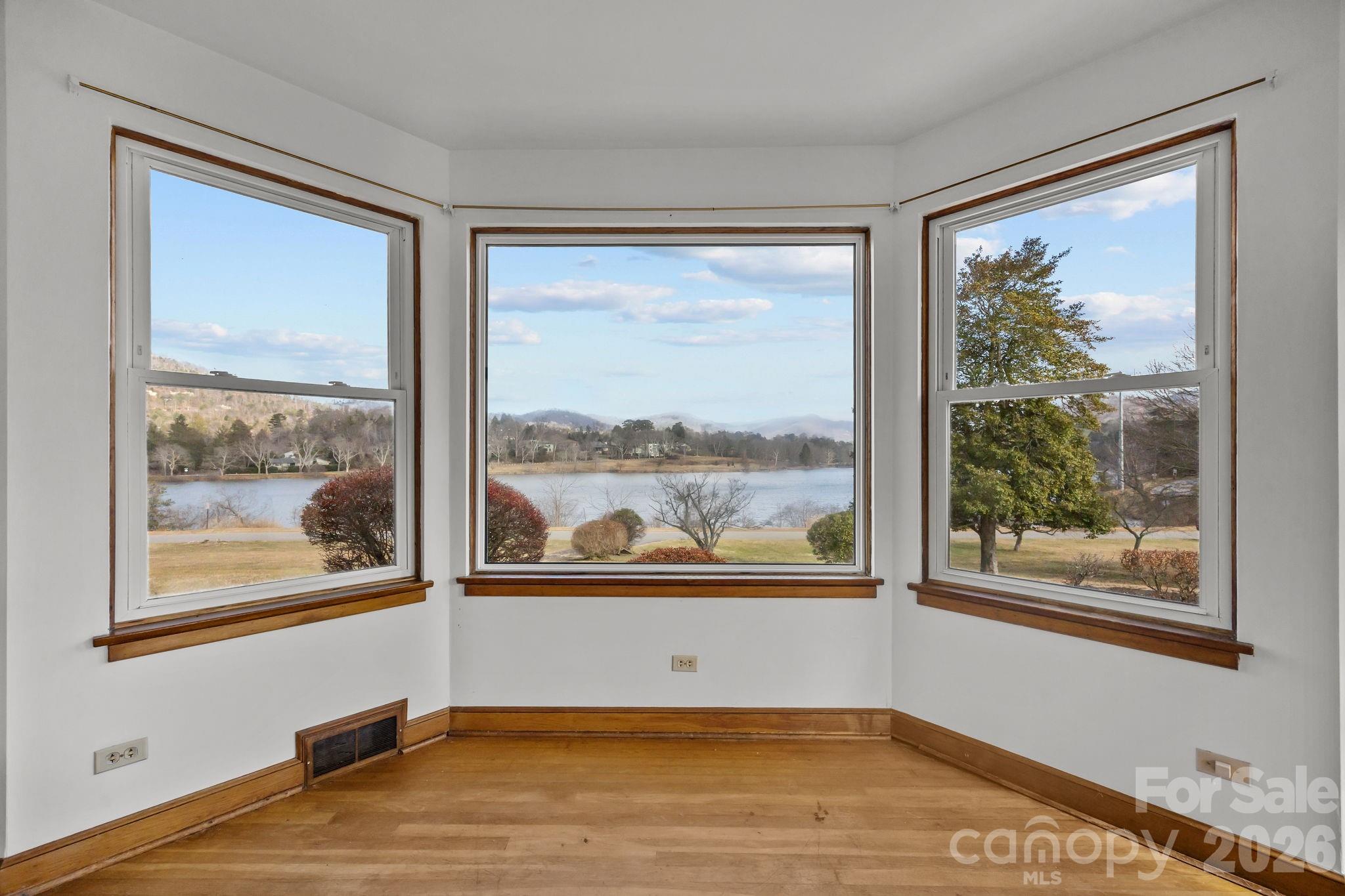 21 Edgewater Lane Asheville NC 28804