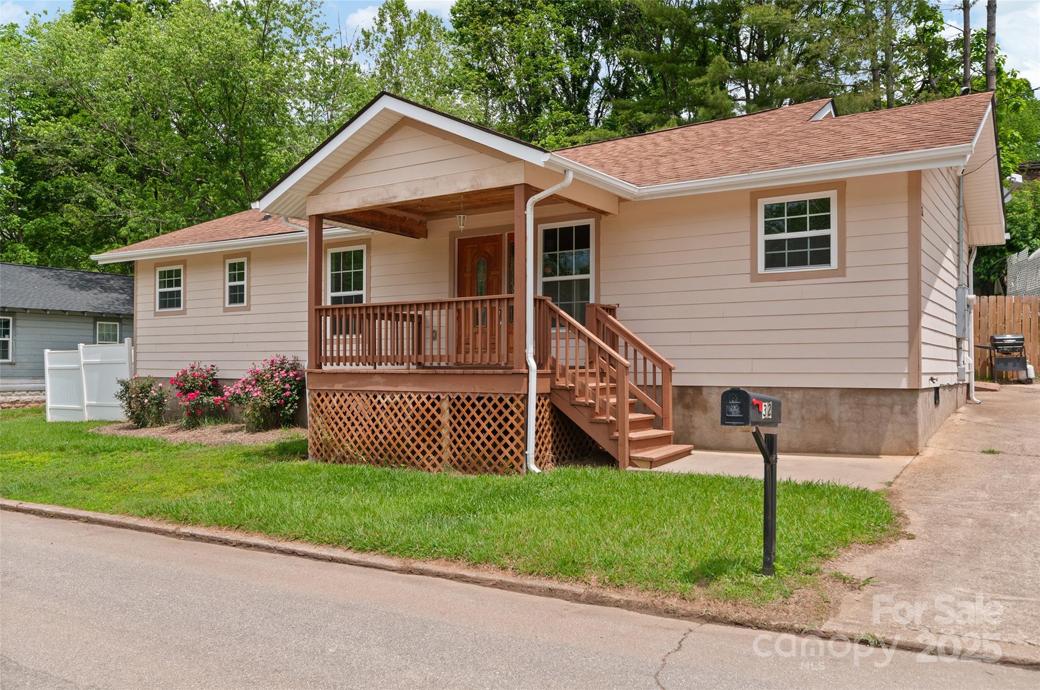 32 Valley Street Canton NC 28716