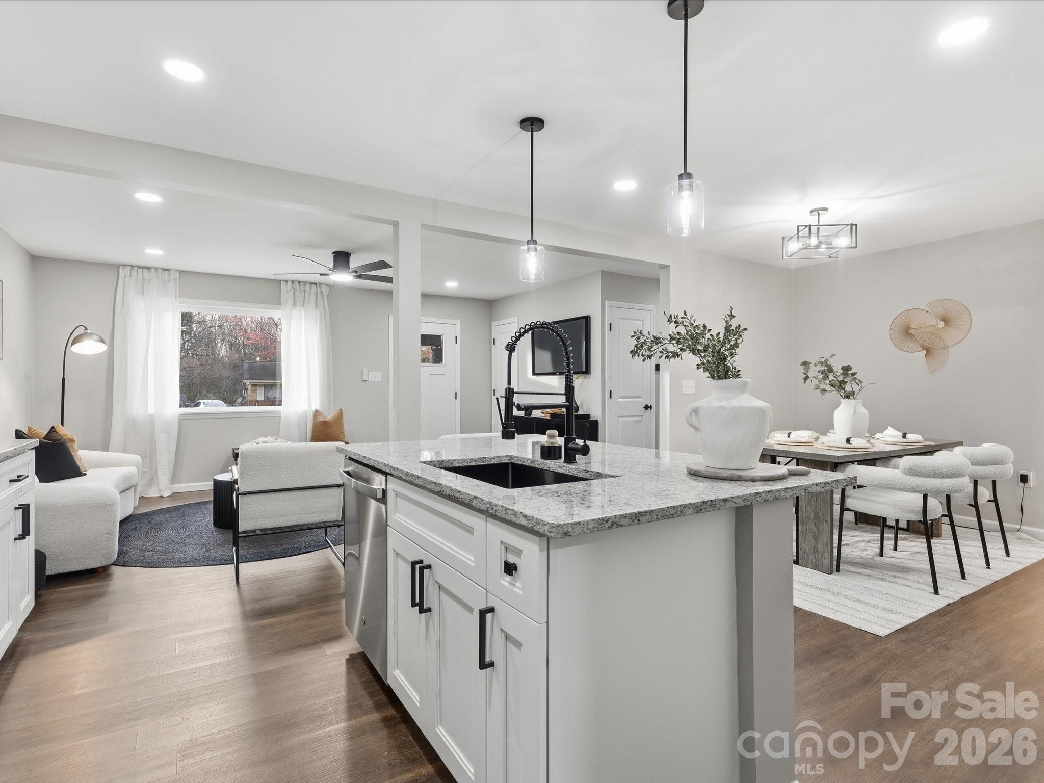9243 Edgevale Drive Charlotte NC 28216