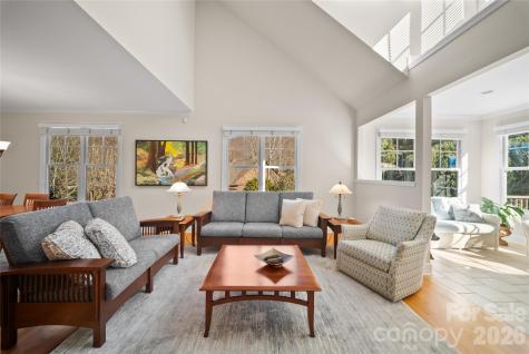 2 Meadow Vista Court Asheville NC 28803