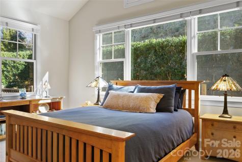 2 Meadow Vista Court Asheville NC 28803