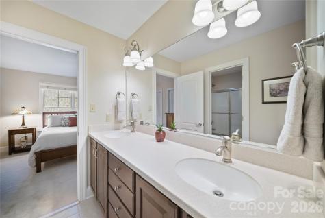 2 Meadow Vista Court Asheville NC 28803