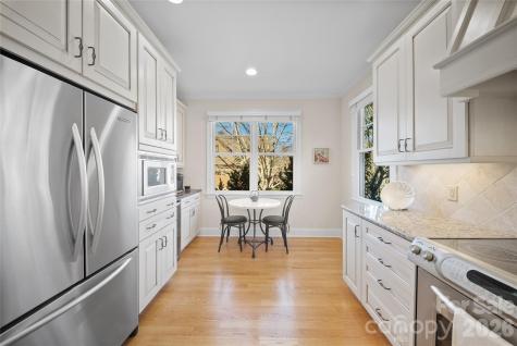 2 Meadow Vista Court Asheville NC 28803