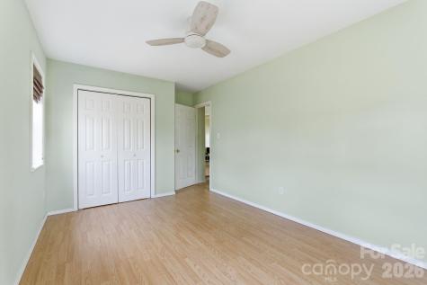 72 Lacey Lane Hendersonville NC 28739