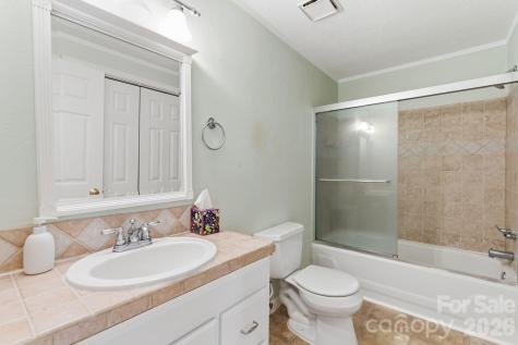 72 Lacey Lane Hendersonville NC 28739