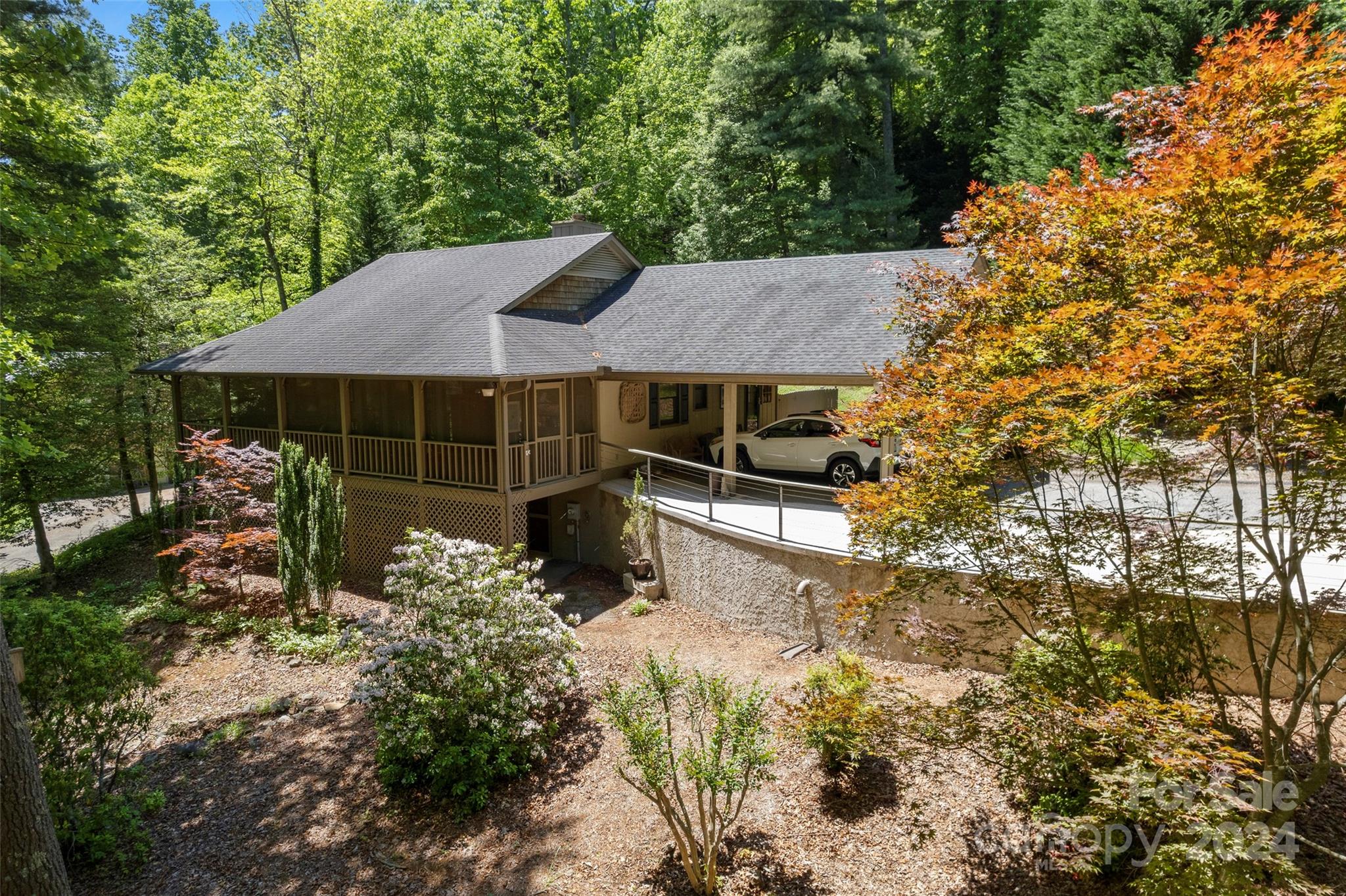 691 Memory Lane Saluda NC 28773