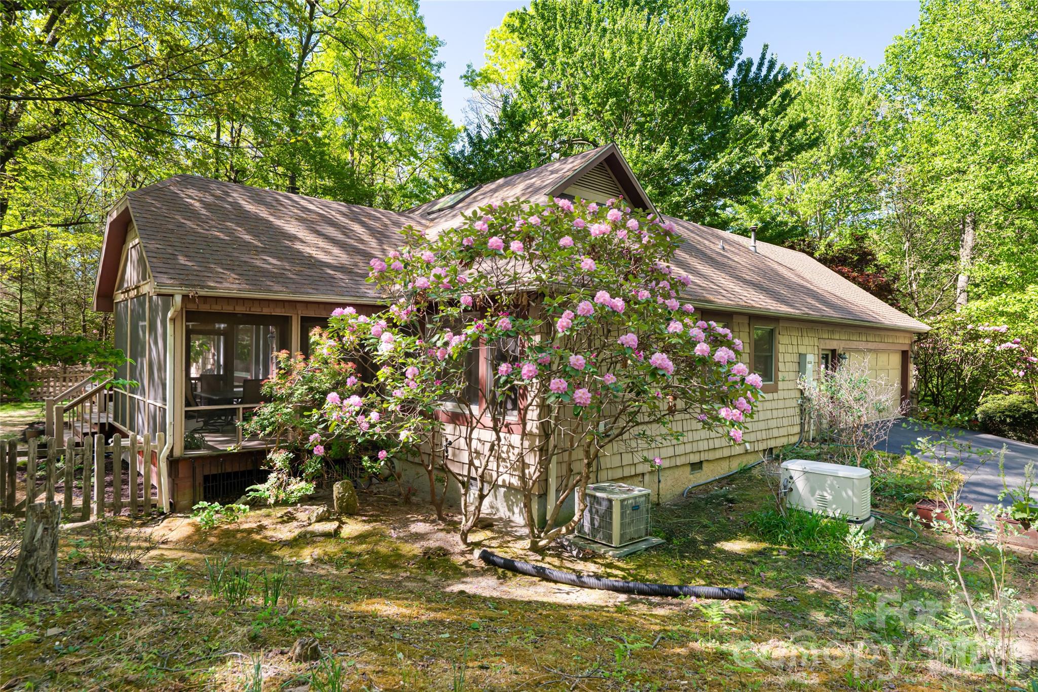 109 Little Cherokee Ridge Hendersonville NC 28739