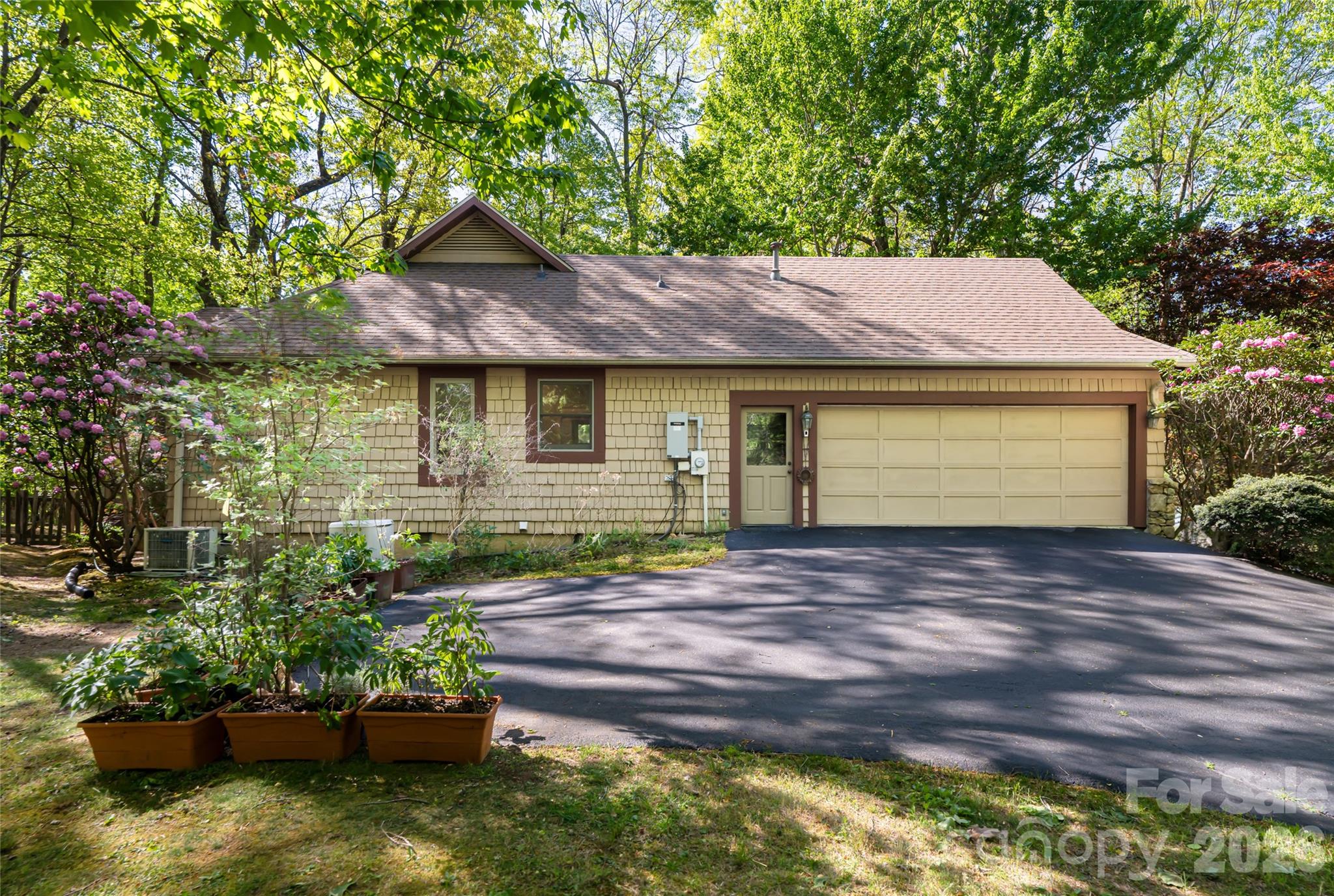 109 Little Cherokee Ridge Hendersonville NC 28739