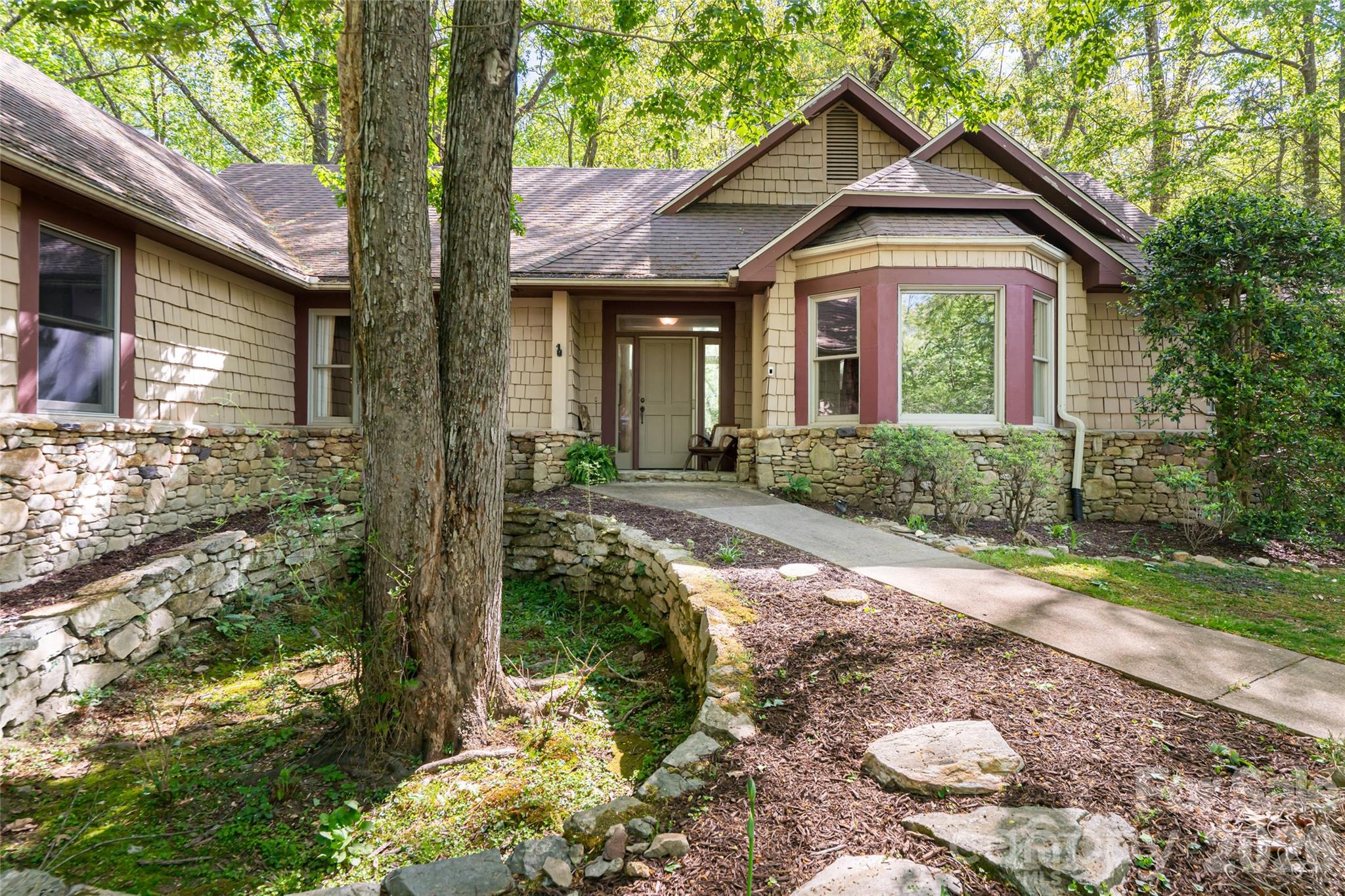 109 Little Cherokee Ridge Hendersonville NC 28739