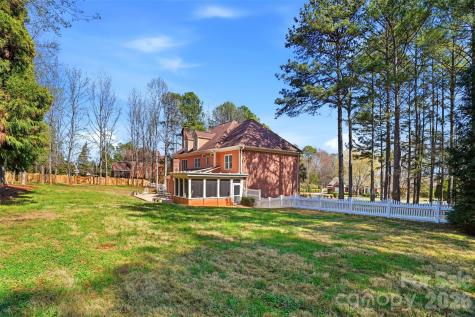 6041 Bluebird Hill Lane Matthews NC 28104