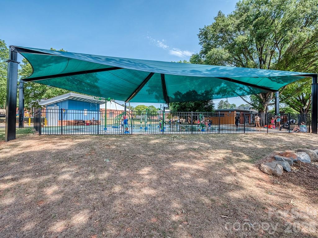 1427 Tippah Park Court Charlotte NC 28205