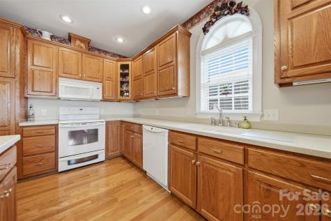 416 Huntington Woods Street N Lenoir NC 28645