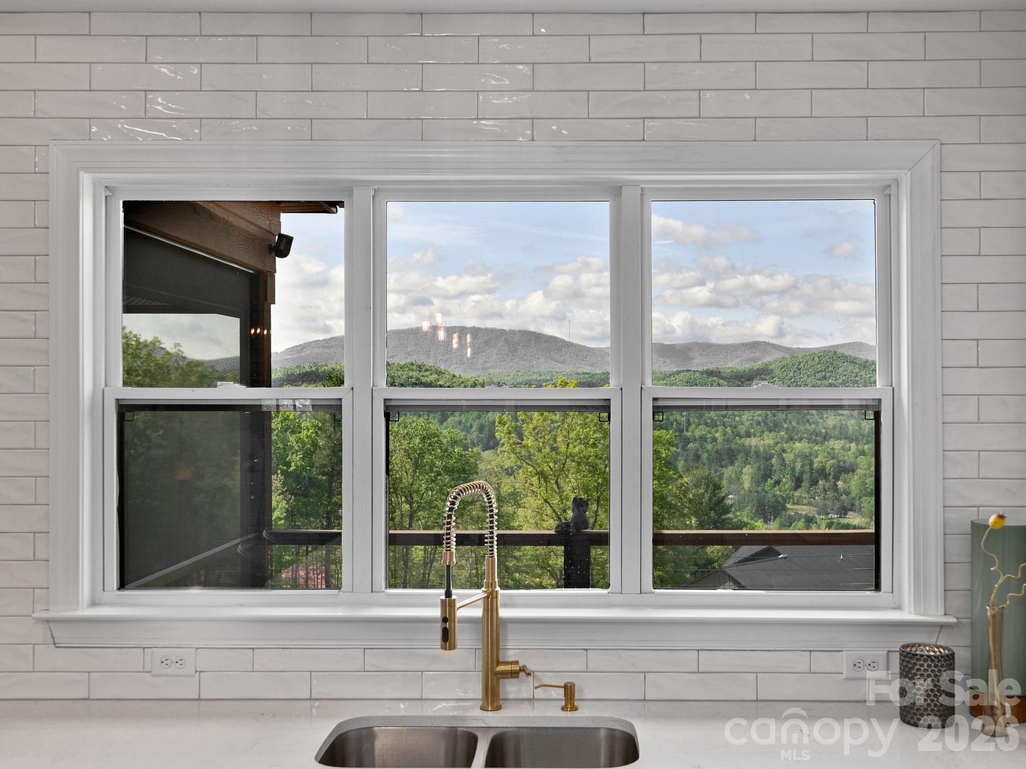 636 Crystal Heights Drive Hendersonville NC 28739