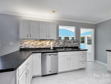 150 Westview Drive Hendersonville NC 28791
