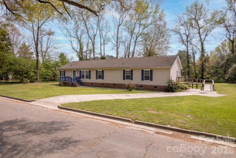 210 Pierce Street Warsaw NC 28398