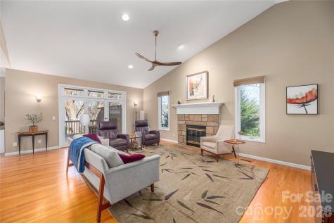 35 Hillcreek Drive Asheville NC 28804