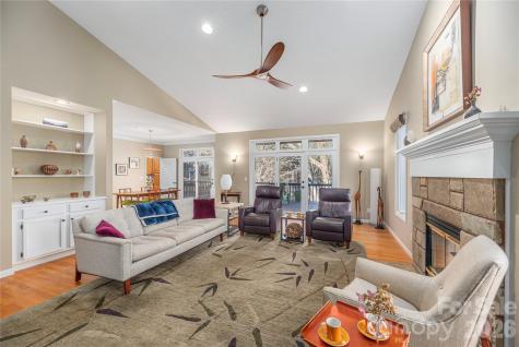 35 Hillcreek Drive Asheville NC 28804