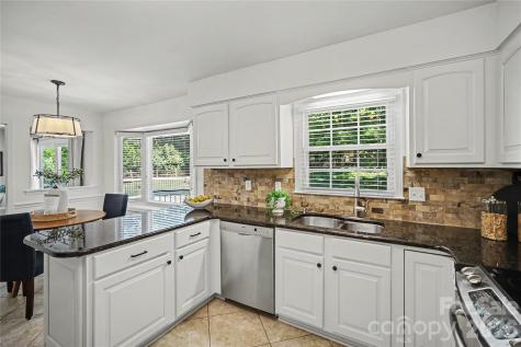 4831 Deanscroft Drive Charlotte NC 28226