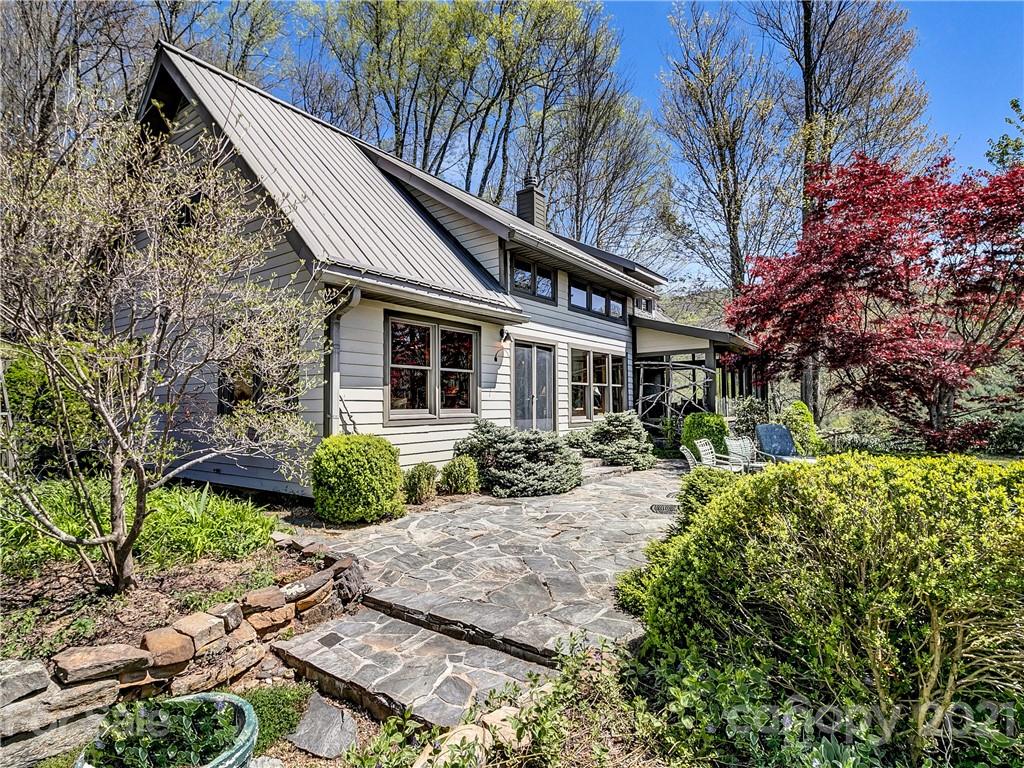 1161 Bee Branch Road Bakersville NC 28705